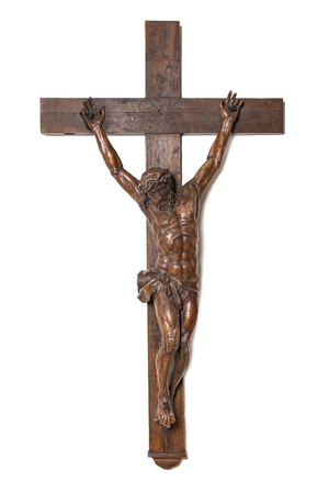 Crucifix avec grand Christ en noyer sculpté, 17ème