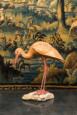 Ibis en plâtre polychrome sur socle en pierre, 20ème