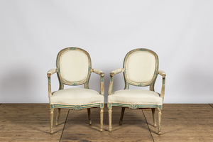 Paire de fauteuils en bois à patine blanche et verte, France, 19ème