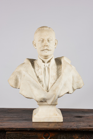 Marochelli (19/20th C.): A white marble bust of a gentleman, dated 1908