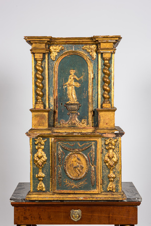 Een tweedelig verguld en polychroom houten tabernakel, 18e eeuw
