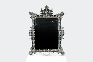 Een Venetiaanse spiegel met geëtst glas, 20e eeuw