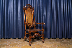 Fauteuil à fond de canne en bois sculpté, Angleterre, 18ème