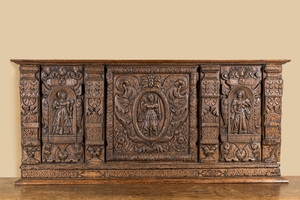 Un relief en bois à décor de 'Dame Justice', vers 1700