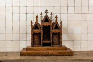 Een neogotisch présentoir in de vorm van een tabernakel, 19/20e eeuw