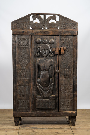 Armoire décorative à une porte d'inspiration africaine en bois , 20ème