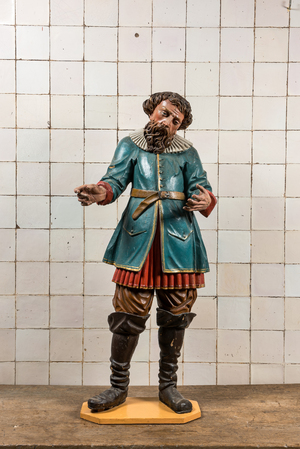 A large polychrome wooden figure of a nobleman, 18/19th C.