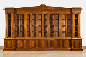 Une bibliothèque monumentale de style George IV ou époque victorienne en acajou, Irlande, 1ère moitié du 19ème