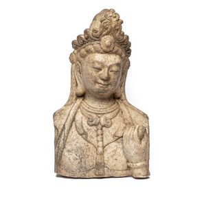 Buste de Guanyin en marbre de style Qi du Nord, Chine, 19/20ème
