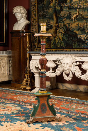 Grand bougeoir en bois sculpté et polychromé, probablement Italie, 19ème