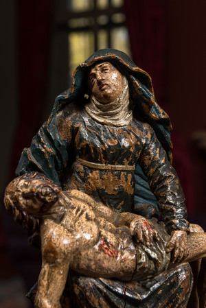 Vierge de Pitié en bois sculpté et polychromé, 17ème