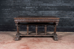 Table en noyer sculpté de style Henri II, France, 19ème