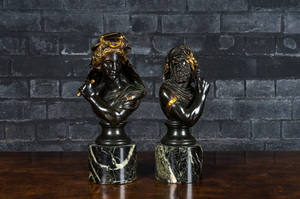In de stijl van Frédéric Eugène Piat (1827-1903): Een paar bustes naar de antieken, gepatineerd en verguld brons op marmeren voet, 19e eeuw