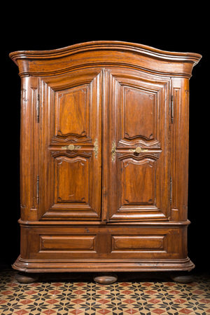 A German wooden two-door wardrobe, 18/19th C.