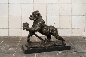 Rembrandt Bugatti (1884-1916, après): Gorille, bronze patiné sur socle en marbre