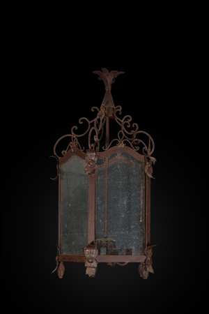 Een Franse smeedijzeren lantaarn, 19/20e eeuw
