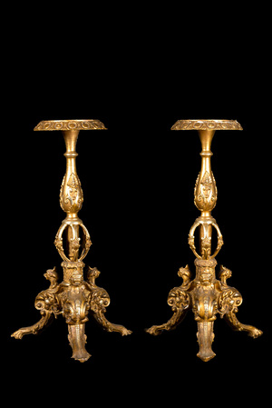 Une paire de socles de style historique en bois doré, probablement Italie, 19ème