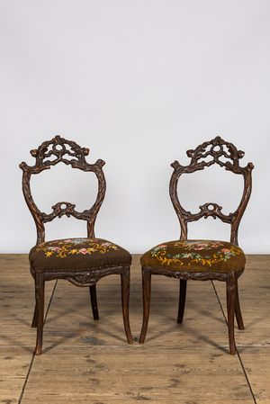 Paire de chaises en bois avec rembourrage brodé, travail de la Forêt-Noire, vers 1900