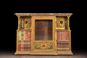 Een polychroom en deels verguld houten neo-Renaissance kabinet met trompe l'oeil deuren, Italië, 19e eeuw