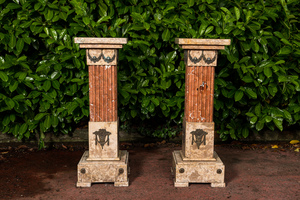 Paire de socles de style néo-classique en marbre à montures en bronze, 19/20ème