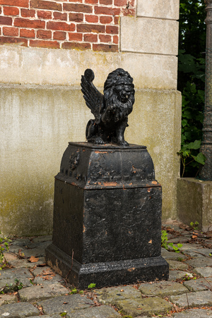 A black patinated cast iron garden ornament with a winged lion of Saint Marcus, 2nd half 19th C.