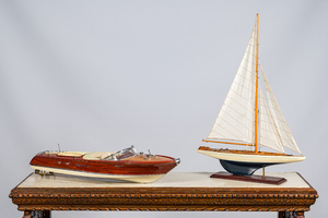 Deux maquettes d'un bateau, 20ème
