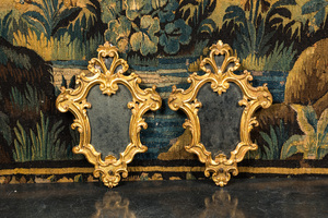 Paire de miroirs en bois sculpté et doré de style Louis XV, fin du 18ème