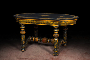 Table de style Napoléon III en bois peint, 19ème