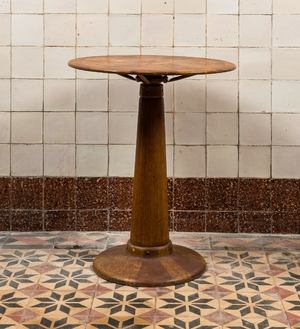 Rare table de jardin en métal peint à décor faux-bois, 1ère moitié du 20ème