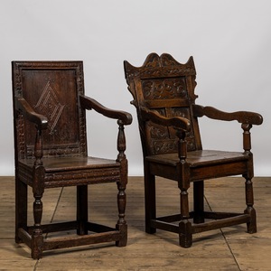 Deux fauteuils en chêne sculpté, probablement Angleterre, 17ème ou après
